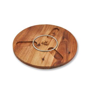 Potjie stand and chopping board with juice groove, ideal for potjie enthusiasts and versatile kitchen use.