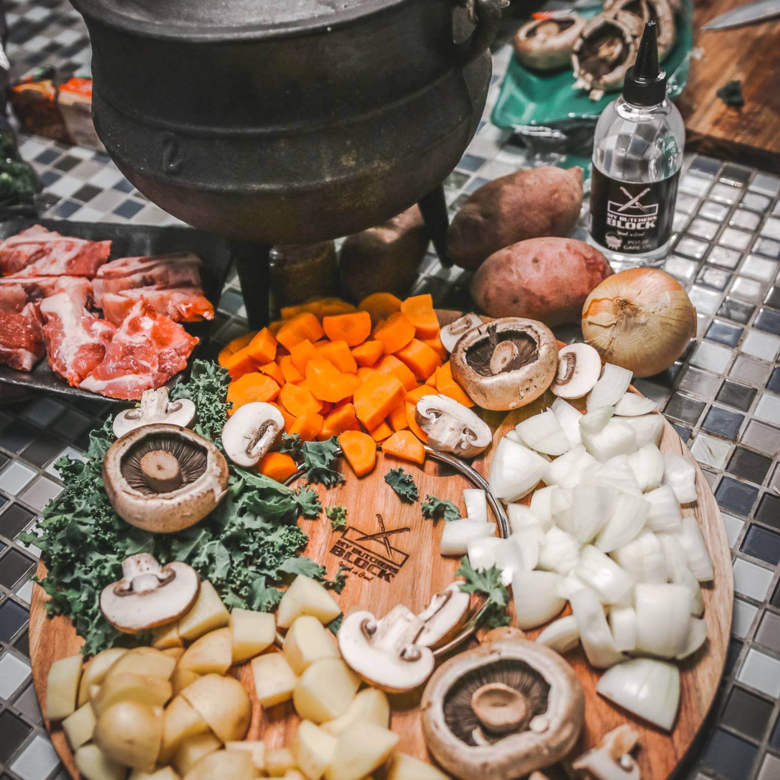 Beautifully sliced vegetables and ingredients on a wooden chopping board, perfect for potjie cooking.
